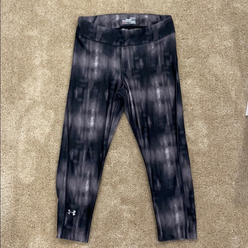 Under Armour cropped leggings!!! Good as new